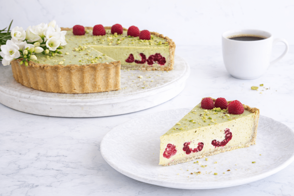 Tarta pistacjowa z malinami